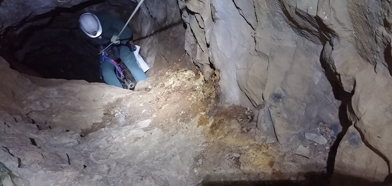 1 de Agosto 2017. Investigación geominera en Sierra Blanca (Marbella-Ojén). Aula museo de geologia Málaga